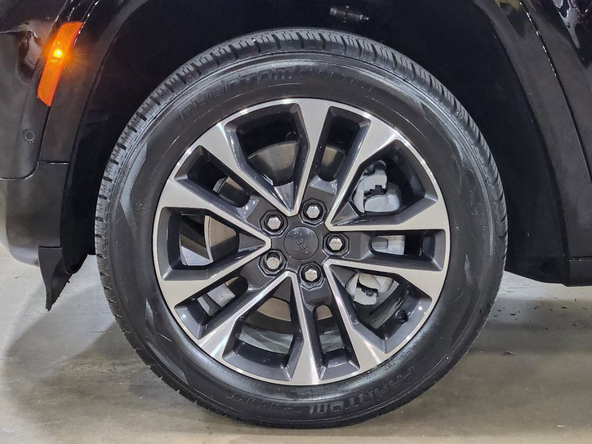 Used 2021 Jeep Grand Cherokee L Overland w/ Luxury Tech Group IV AWD/4WD image 19
