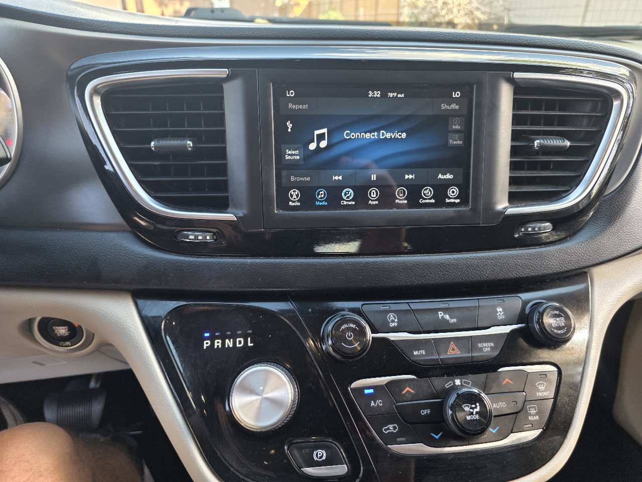 Used 2020 Chrysler Pacifica Touring-L w/ Tire & Wheel Group image 10