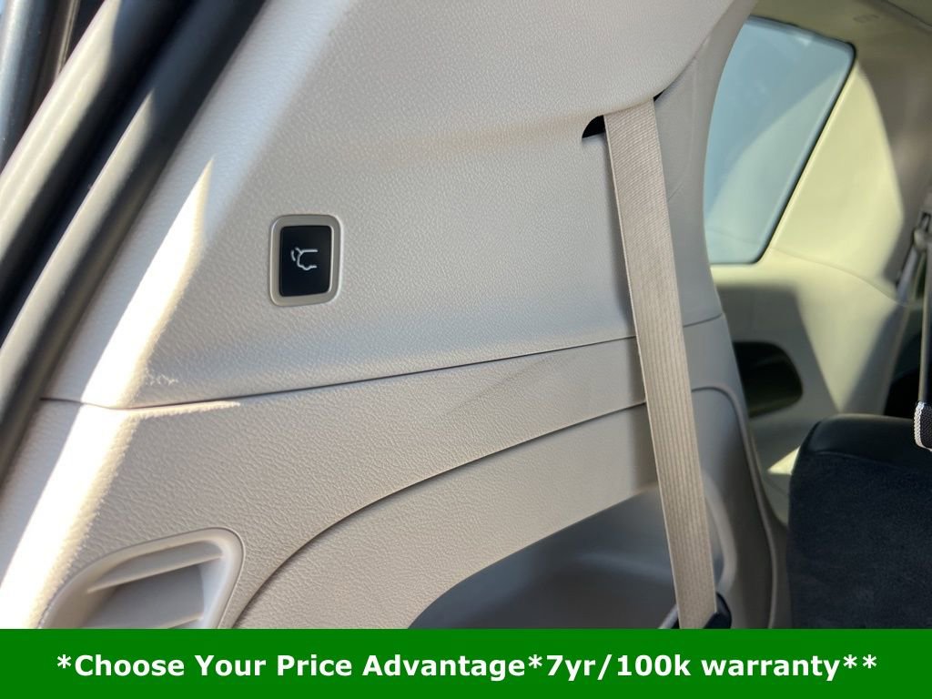 Certified 2023 Chrysler Pacifica Touring-L image 13