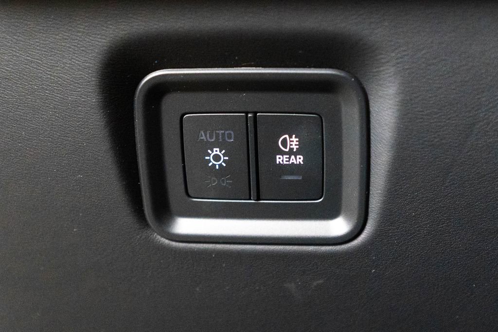 Certified 2025 Porsche Cayenne S image 25