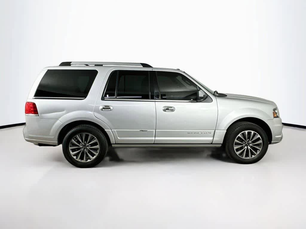 Used 2016 Lincoln Navigator Select RWD image 26