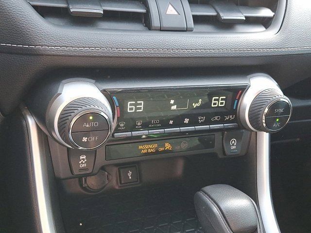 Used 2021 Toyota RAV4 XLE w/ Carpet Mat Package (TMS) image 21