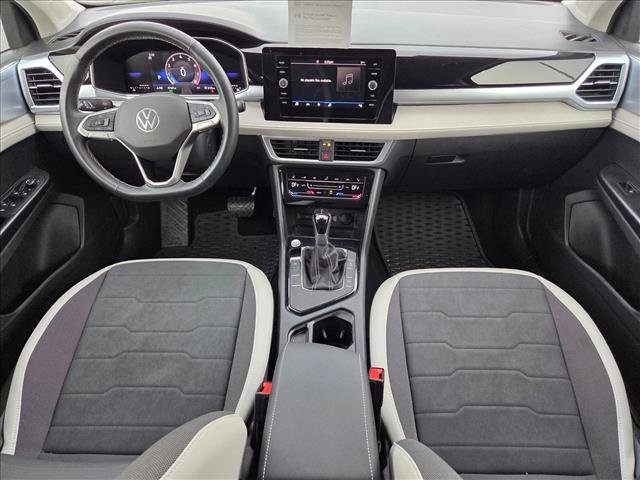 Certified 2025 Volkswagen Taos SE image 16