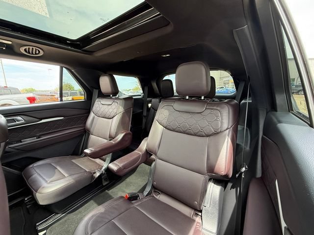 Used 2025 Ford Explorer Platinum w/ LUX Leather Package AWD/4WD image 29