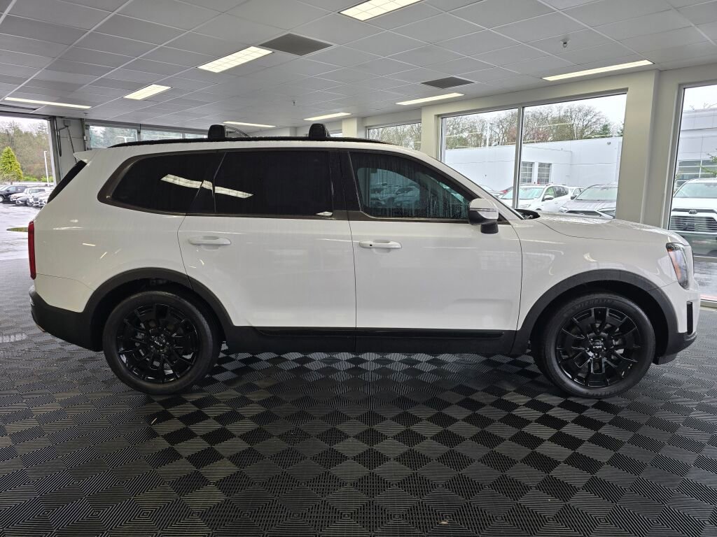 Used 2022 Kia Telluride EX w/ EX Premium Package image 3
