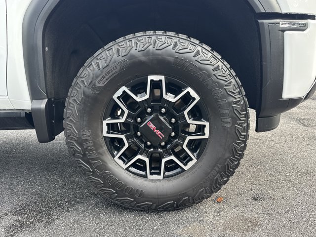 Used 2024 GMC Sierra 2500 AT4 w/ AT4 Premium Plus Package AWD/4WD image 14