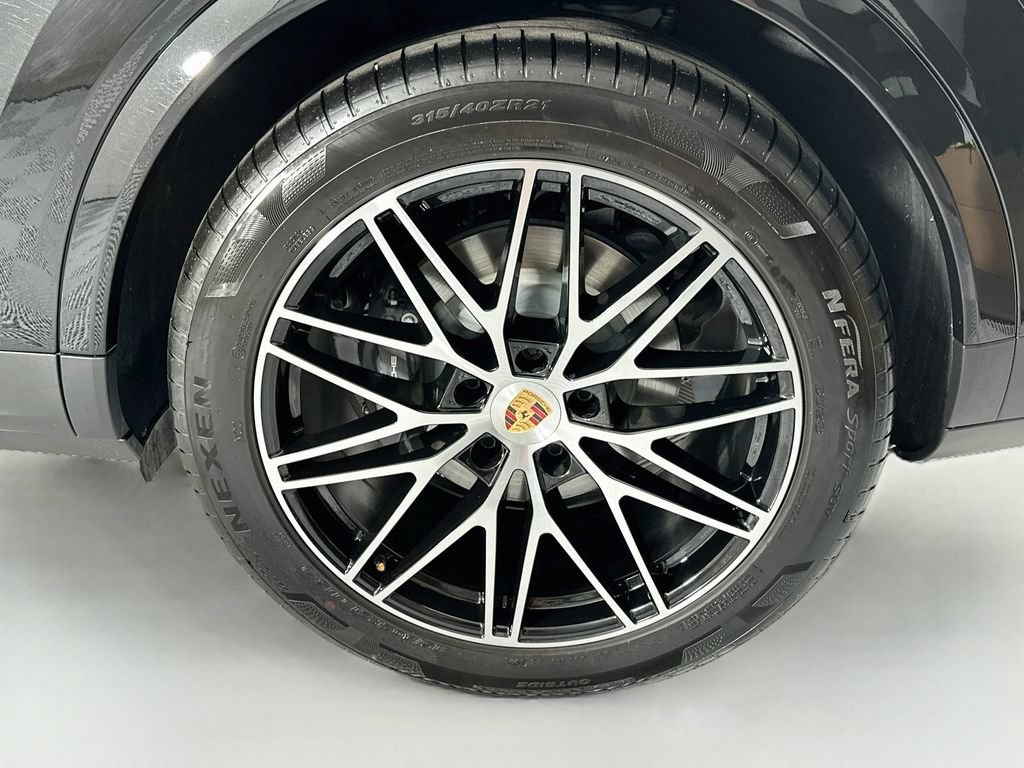 Certified 2026 Porsche Cayenne Coupe AWD/4WD image 32