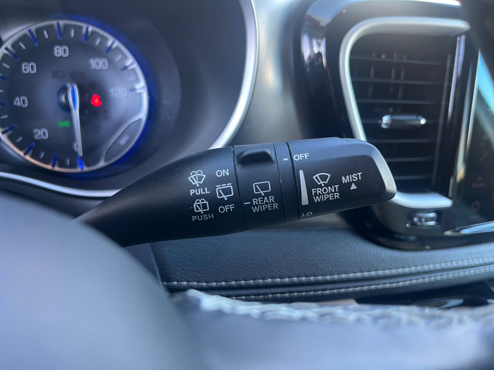 Used 2021 Chrysler Pacifica Touring-L image 11