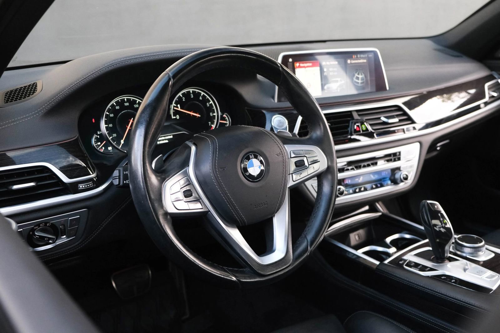 Used 2019 BMW 750i w/ M Sport Package image 20