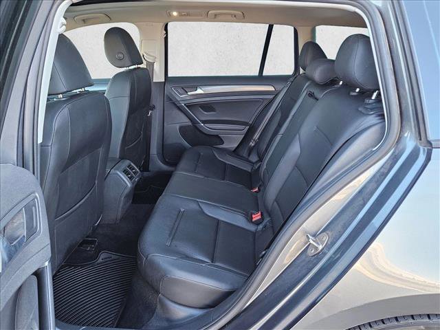 Used 2018 Volkswagen Golf SE image 20