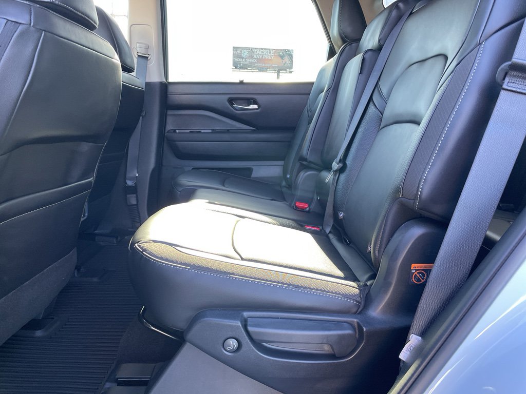 New 2025 Nissan Pathfinder SL image 19