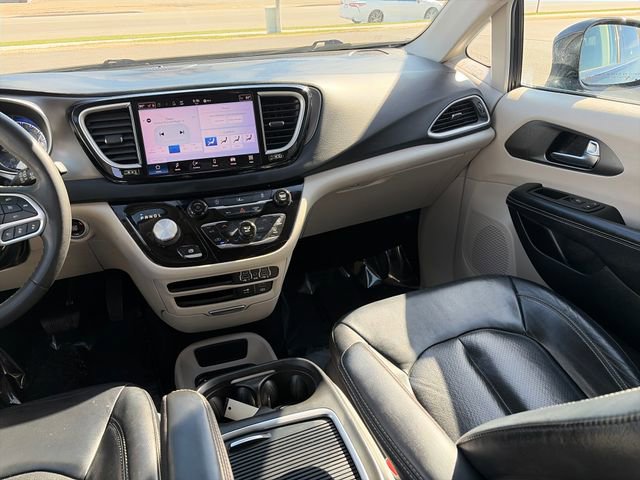 Used 2022 Chrysler Pacifica Touring-L FWD image 31