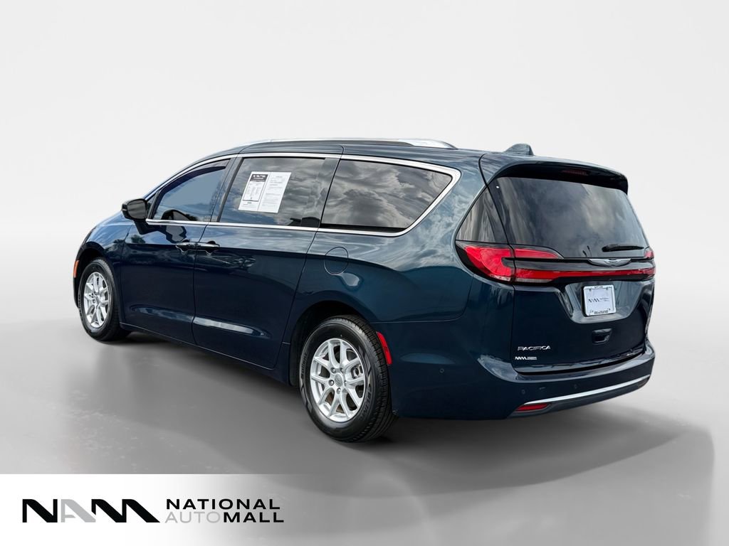 Used 2021 Chrysler Pacifica Touring-L w/ Uconnect Theater Family Group FWD image 3