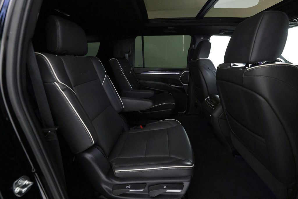 Used 2025 Cadillac Escalade ESV Sport AWD/4WD image 11