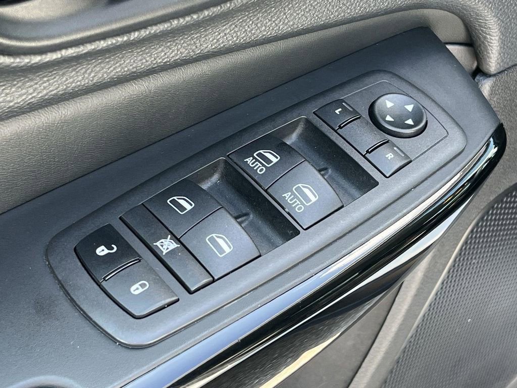 Used 2023 Jeep Cherokee Altitude Lux image 23