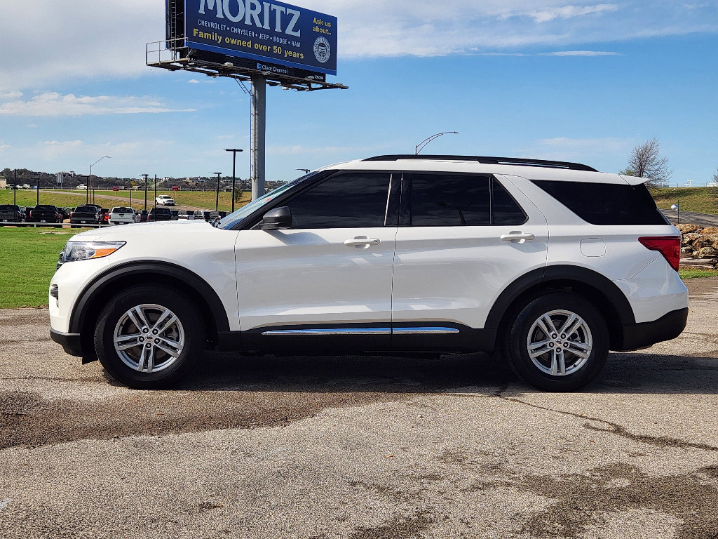 Used 2024 Ford Explorer XLT image 4