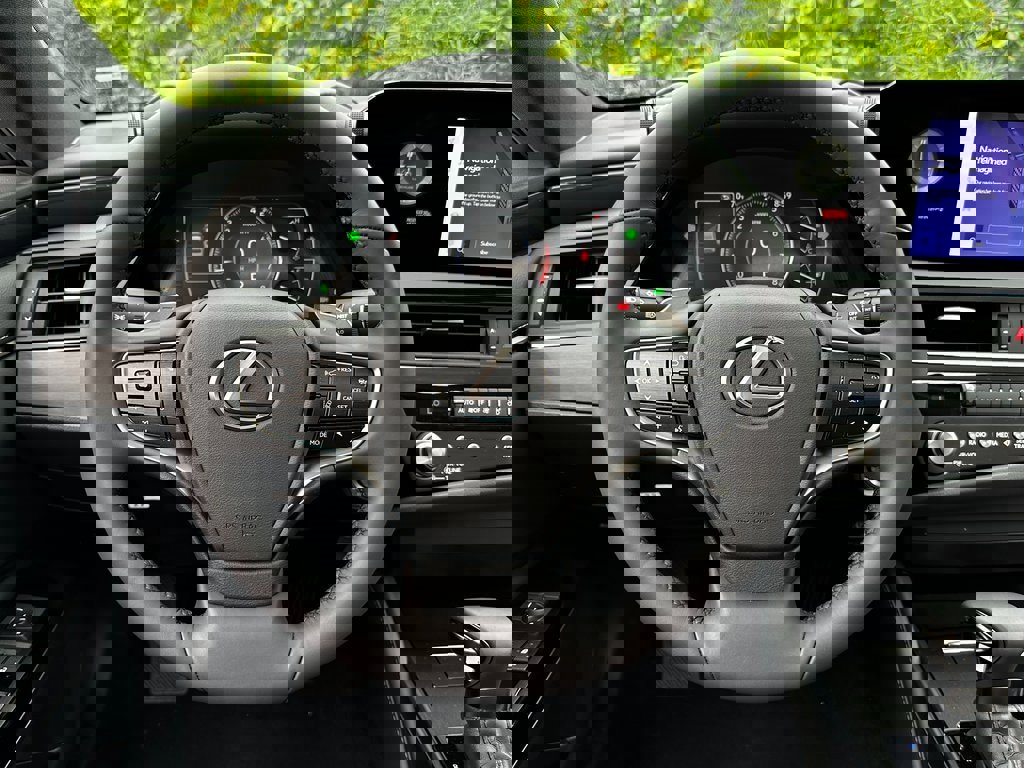 New 2025 Lexus ES 350 image 17