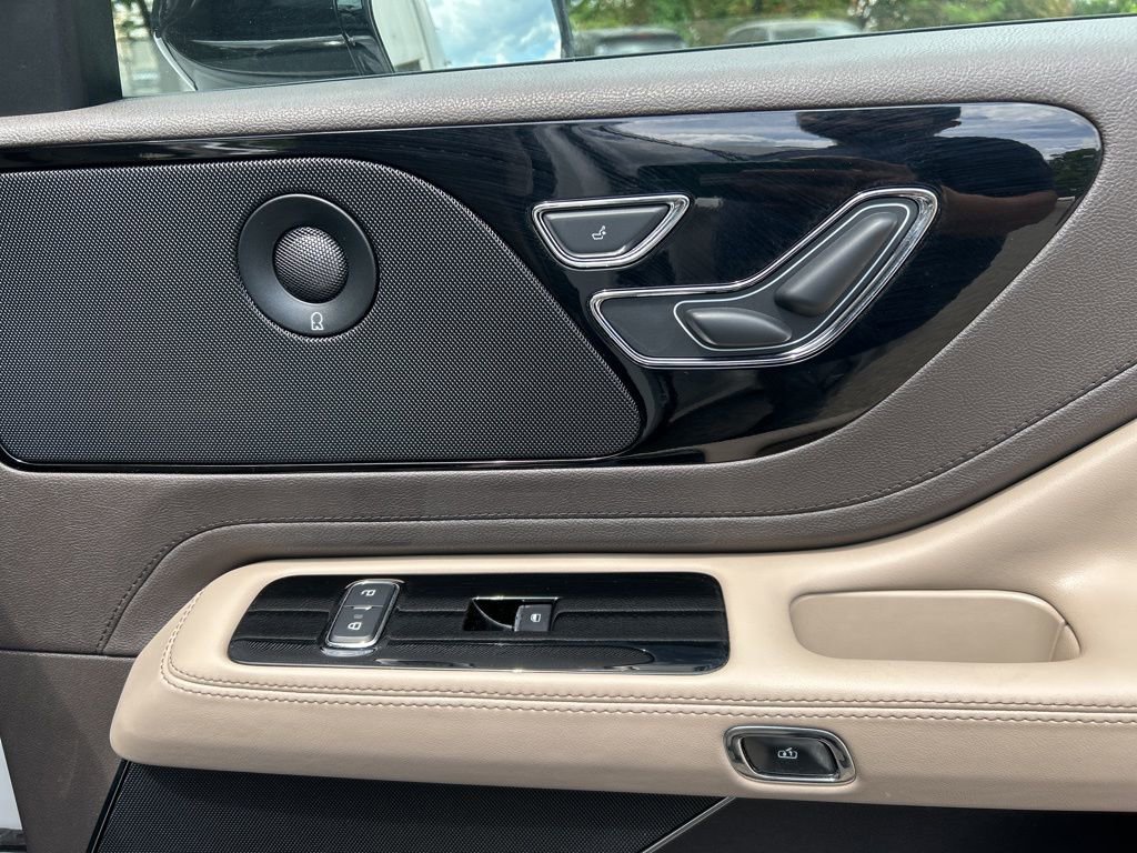 Used 2022 Lincoln Aviator Reserve w/ Equipment Group 201A RWD image 24