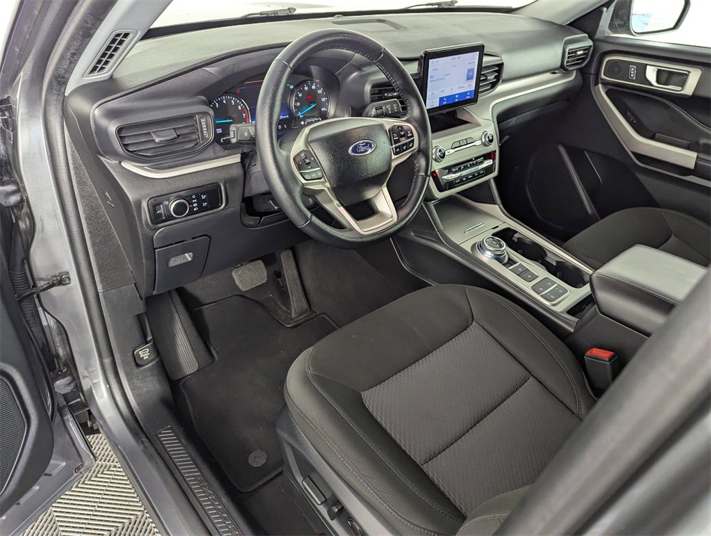 Used 2024 Ford Explorer XLT image 11
