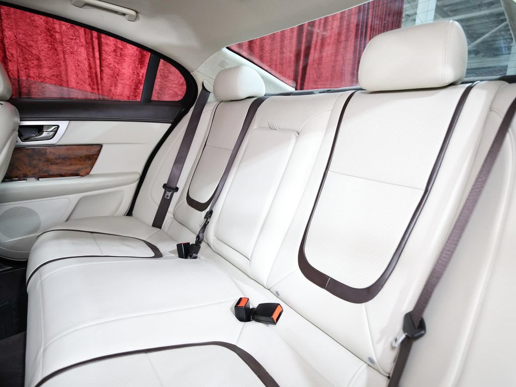 Used 2015 Jaguar XF Sport RWD image 14