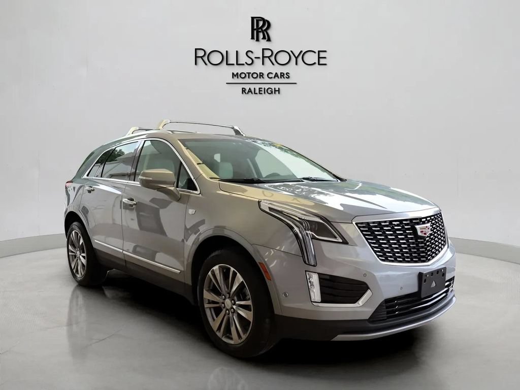 Used 2025 Cadillac XT5 Premium Luxury w/ Technology Package FWD image 3