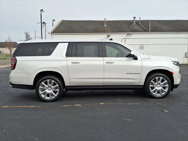 Used 2023 Chevrolet Suburban High Country w/ Premium Package 2 AWD/4WD image 26