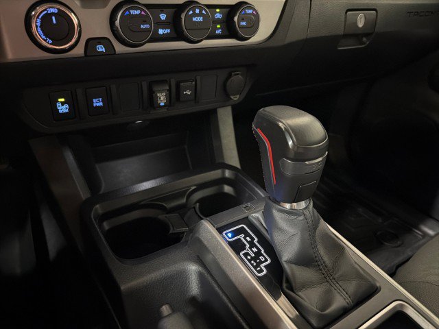 Used 2022 Toyota Tacoma SR5 w/ Technology Package image 28