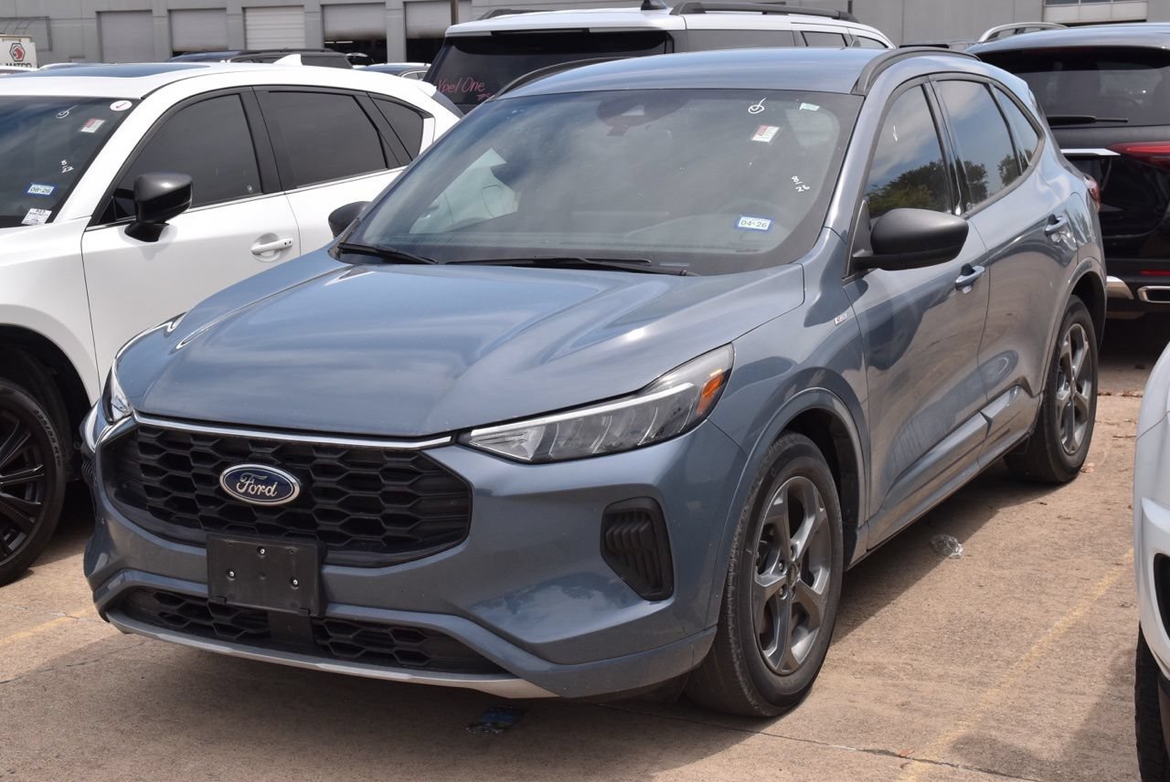Used 2023 Ford Escape ST-Line w/ Tech Pack #1 FWD image 2