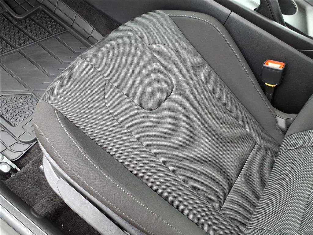 Used 2026 Hyundai Elantra SE FWD image 19