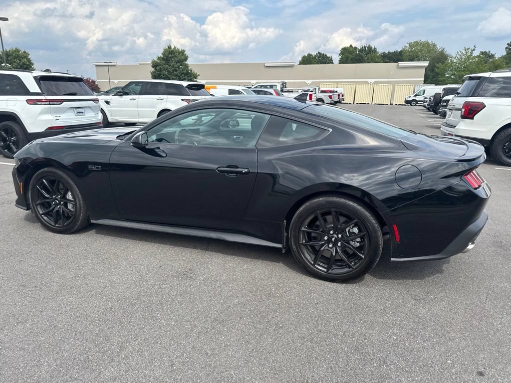 Used 2025 Ford Mustang GT RWD image 11