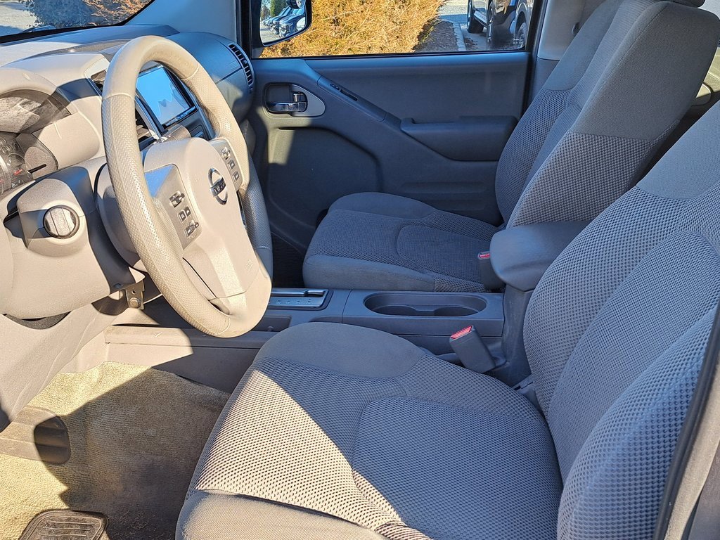 Used 2016 Nissan Frontier SV image 21