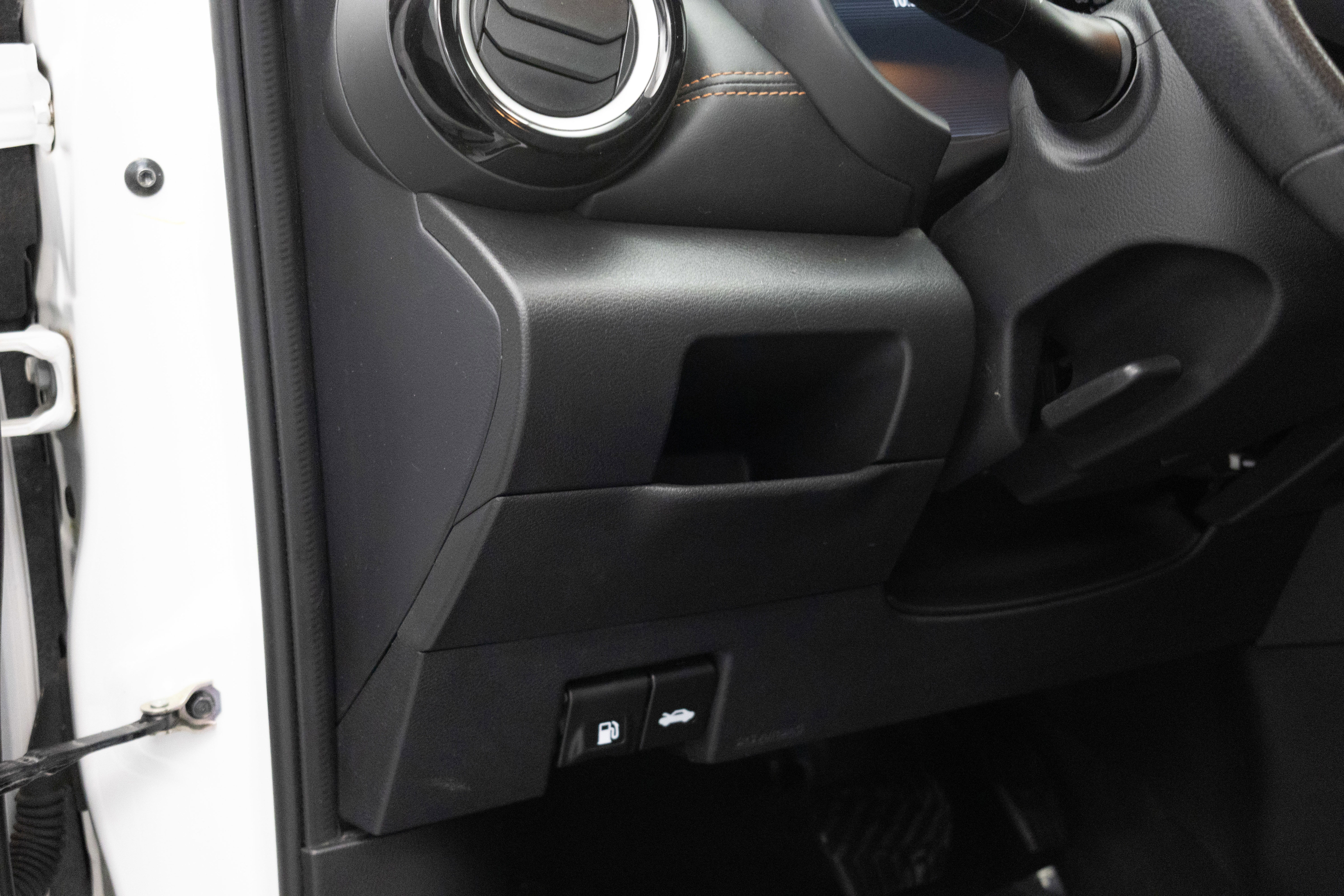 Used 2020 Nissan Kicks SR w/ SR Premium Package image 19