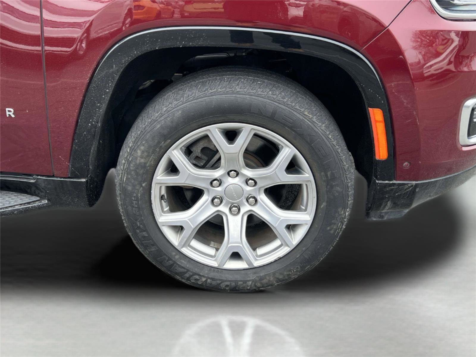 Used 2022 Jeep Wagoneer Series II AWD/4WD image 9