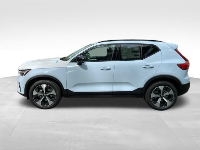 New 2026 Volvo XC40 B5 Plus w/ Climate Package AWD/4WD image 4