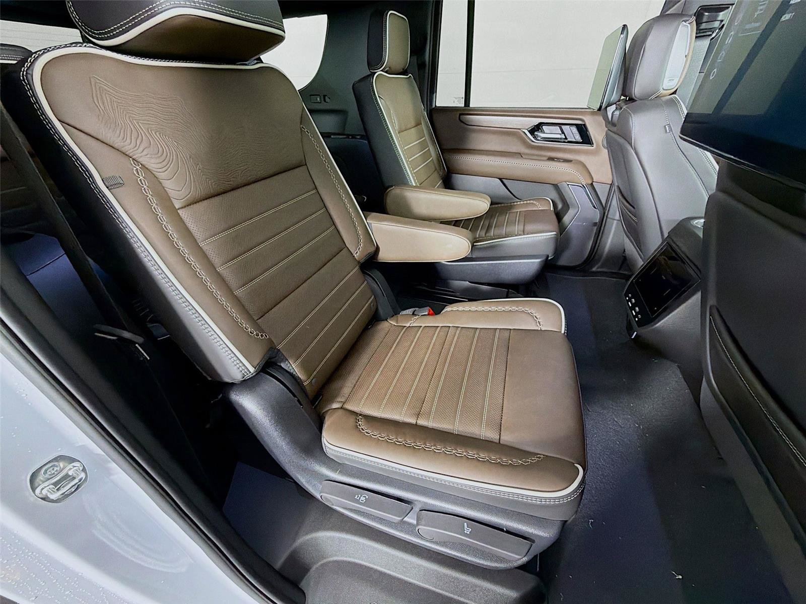 New 2026 GMC Yukon XL Denali Ultimate AWD/4WD image 30