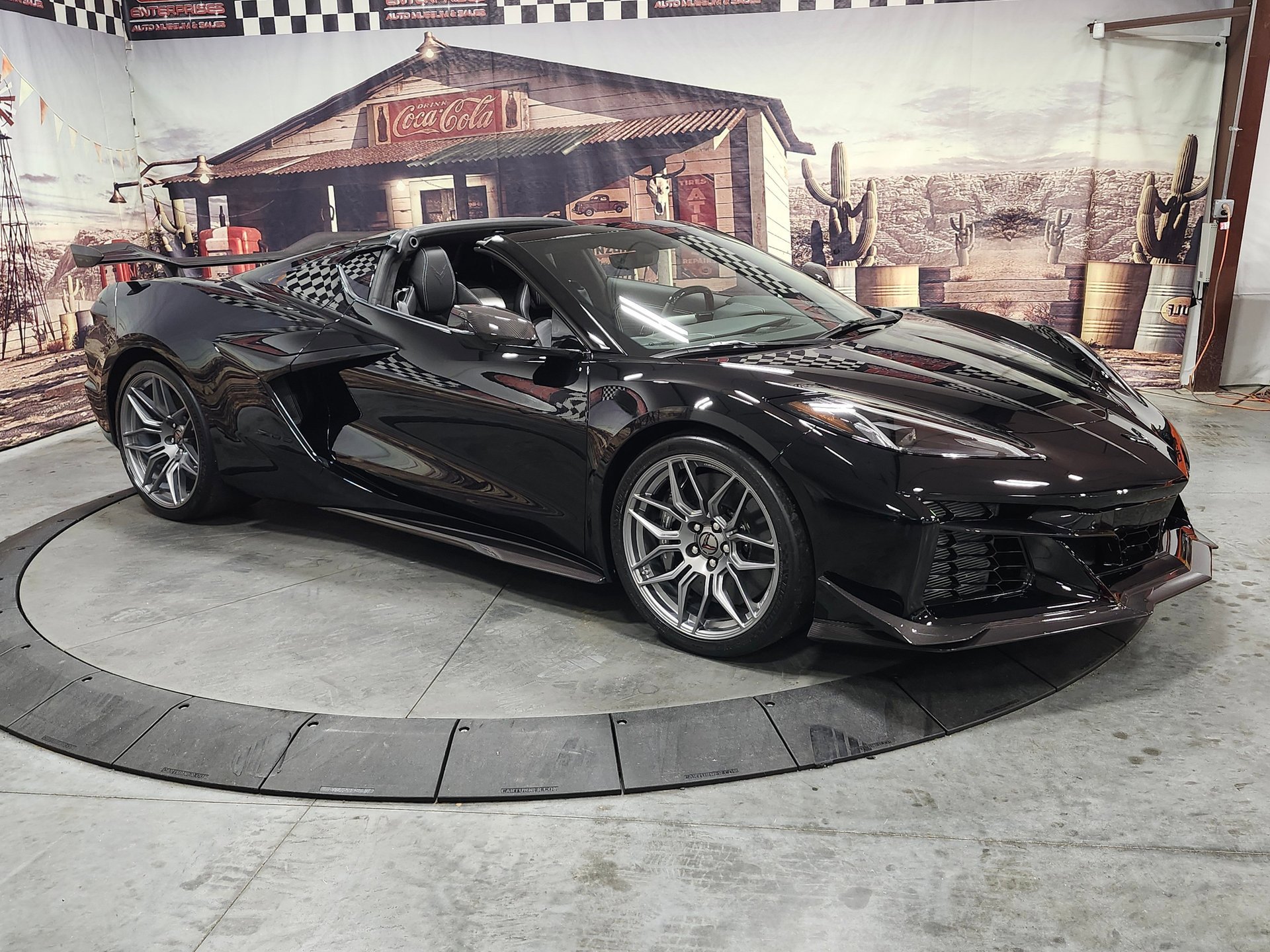 Used 2023 Chevrolet Corvette Z06 w/ Z07 Performance Package image 1