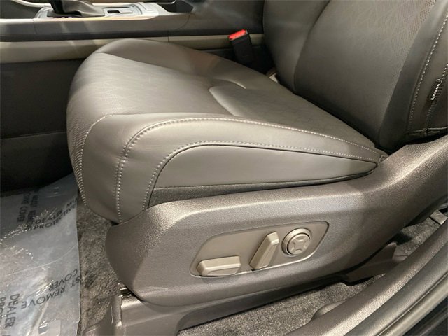 Used 2025 Kia Carnival image 14