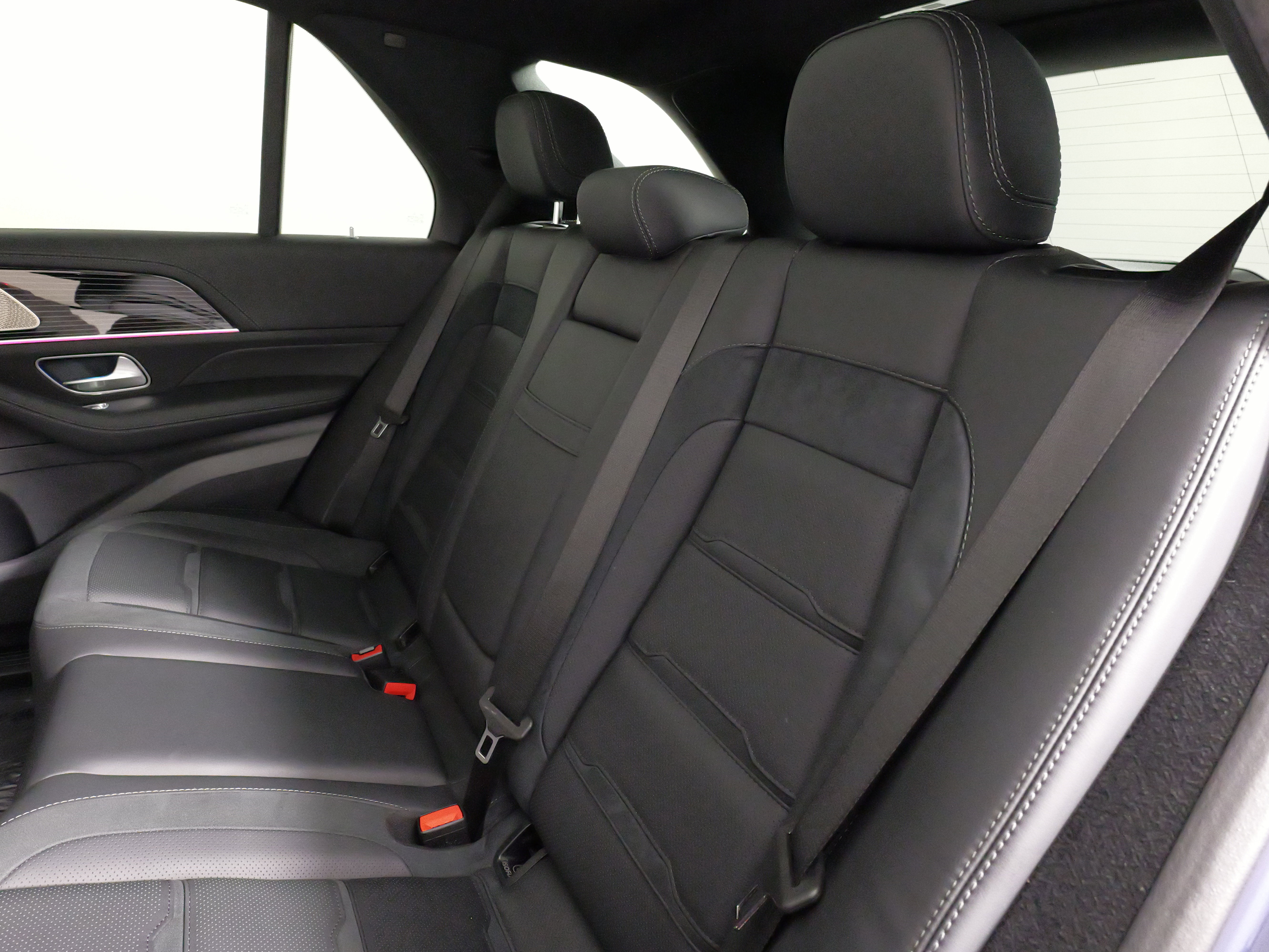 Used 2025 Mercedes-Benz GLE 53 AMG 4MATIC w/ Acoustic Comfort Package image 37