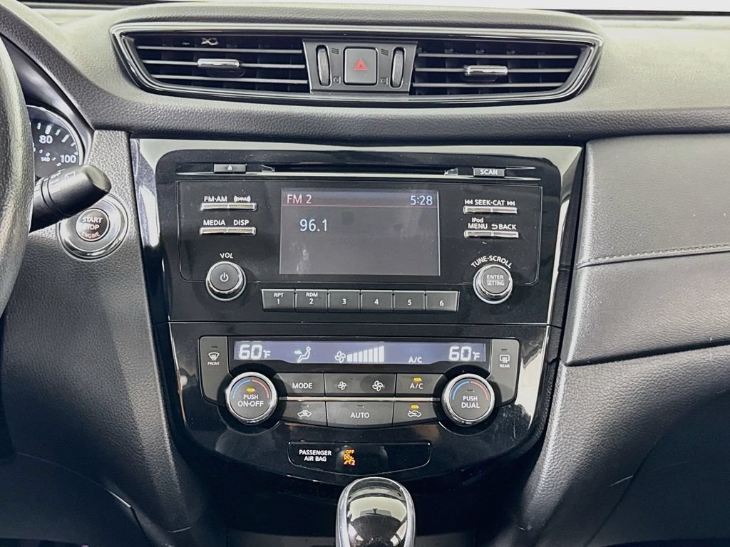 Used 2017 Nissan Rogue SV AWD/4WD image 13