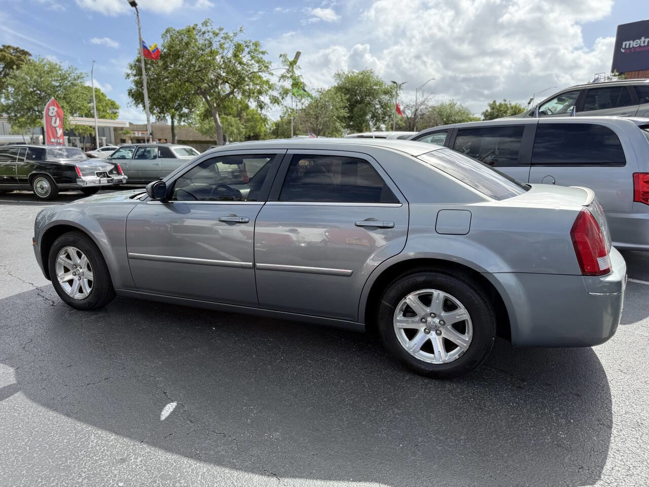 Used 2006 Chrysler 300 Touring RWD image 4