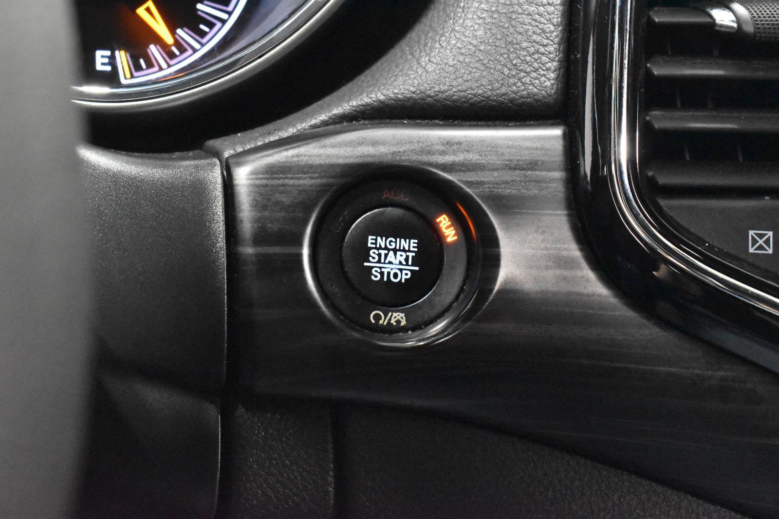 Used 2021 Jeep Grand Cherokee Laredo X image 12