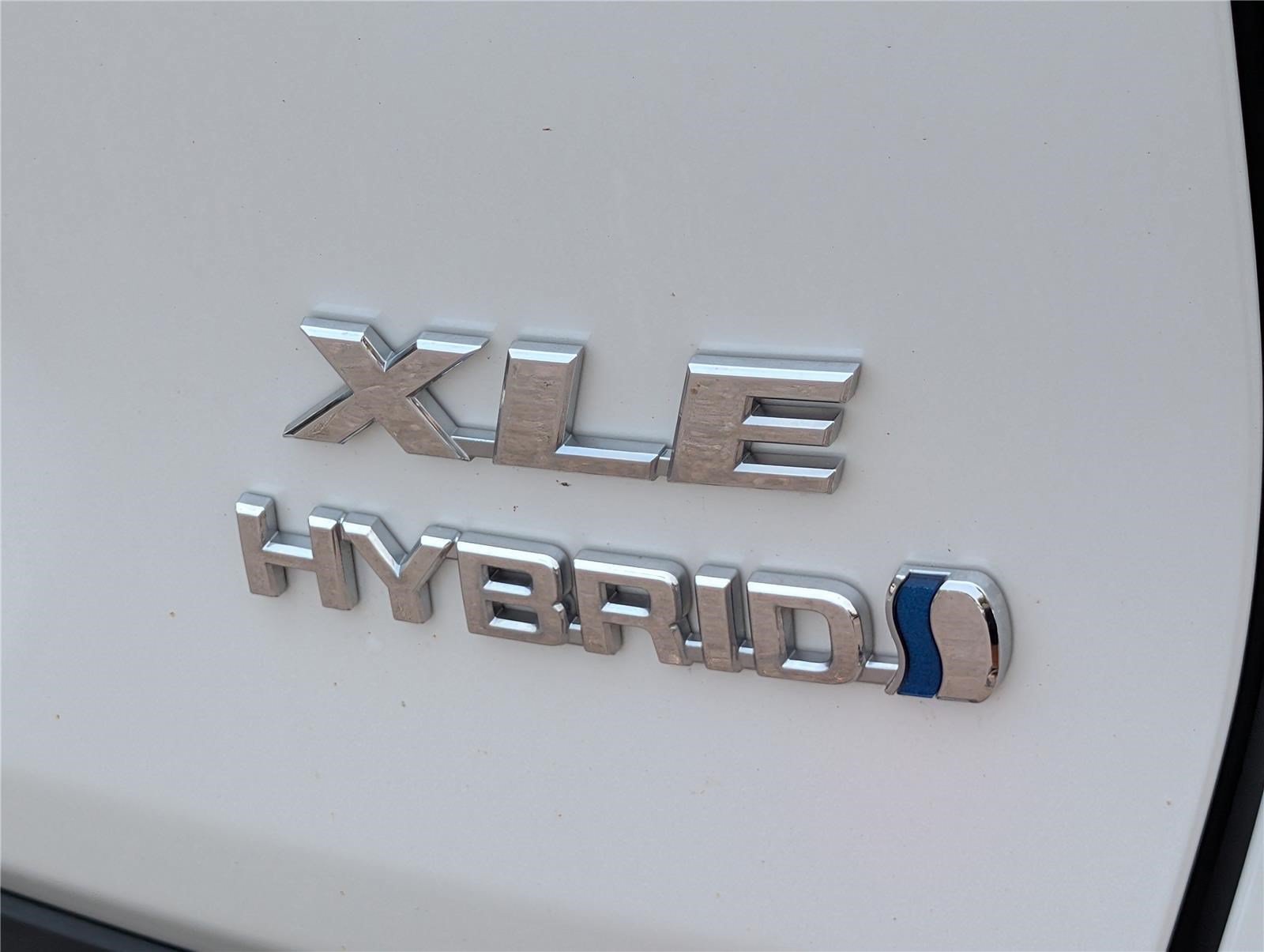 Used 2023 Toyota RAV4 XLE Premium AWD/4WD image 9