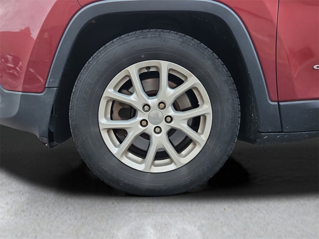 Used 2015 Jeep Cherokee Sport image 10