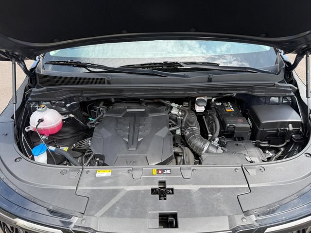 Used 2025 Kia Carnival FWD image 18