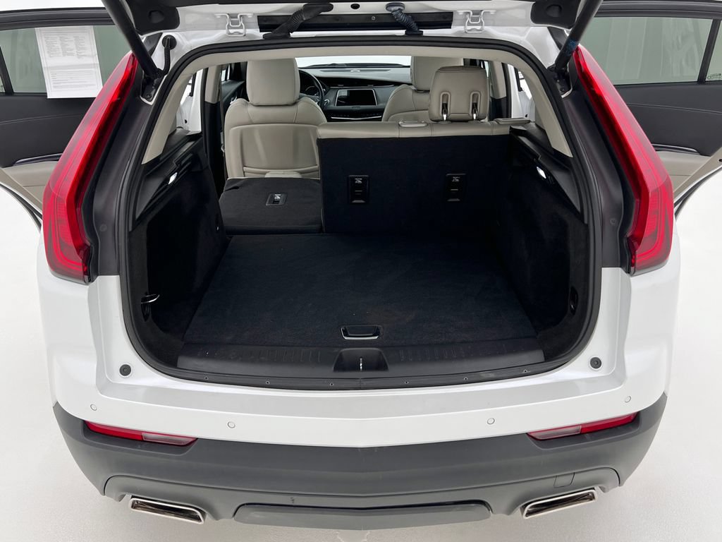 Used 2022 Cadillac XT4 Luxury w/ Cold Weather Package AWD/4WD image 24