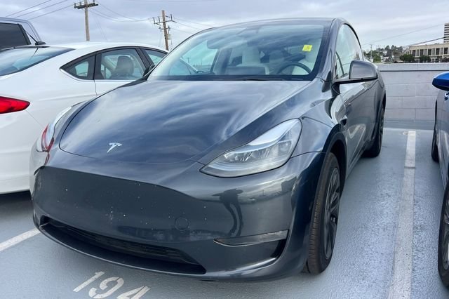 Used 2024 Tesla Model Y Long Range AWD/4WD image 1