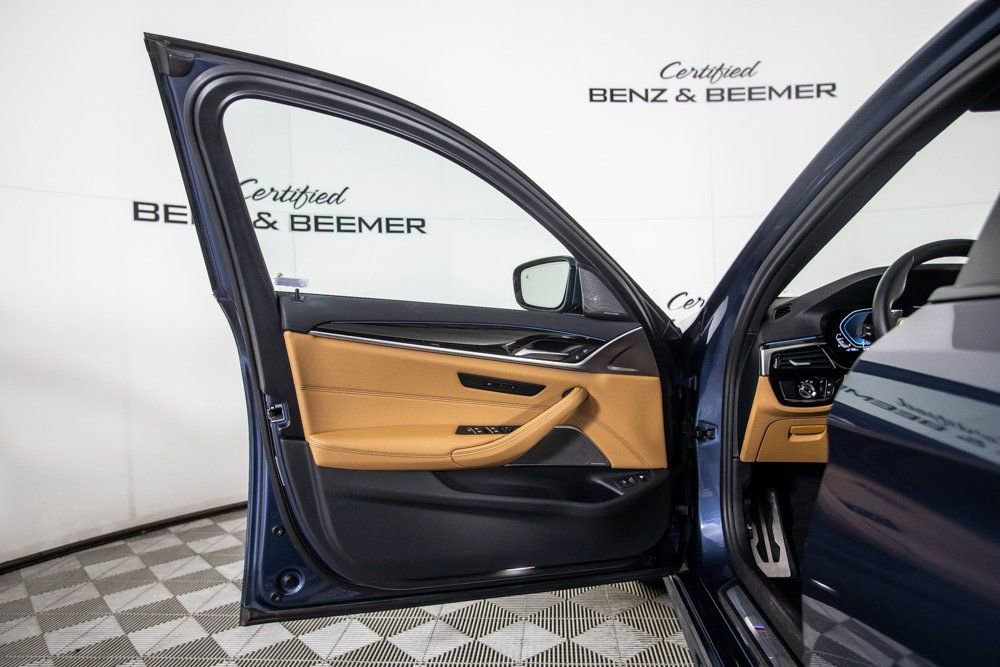 Used 2023 BMW 530e w/ M Sport Package image 18