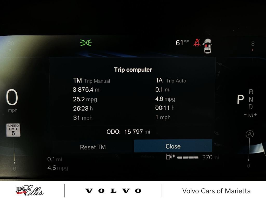 Used 2025 Volvo V60 B5 Cross Country Plus image 11