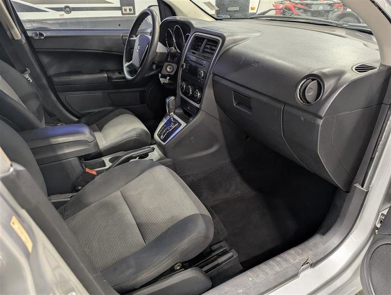Used 2010 Dodge Caliber SXT image 10