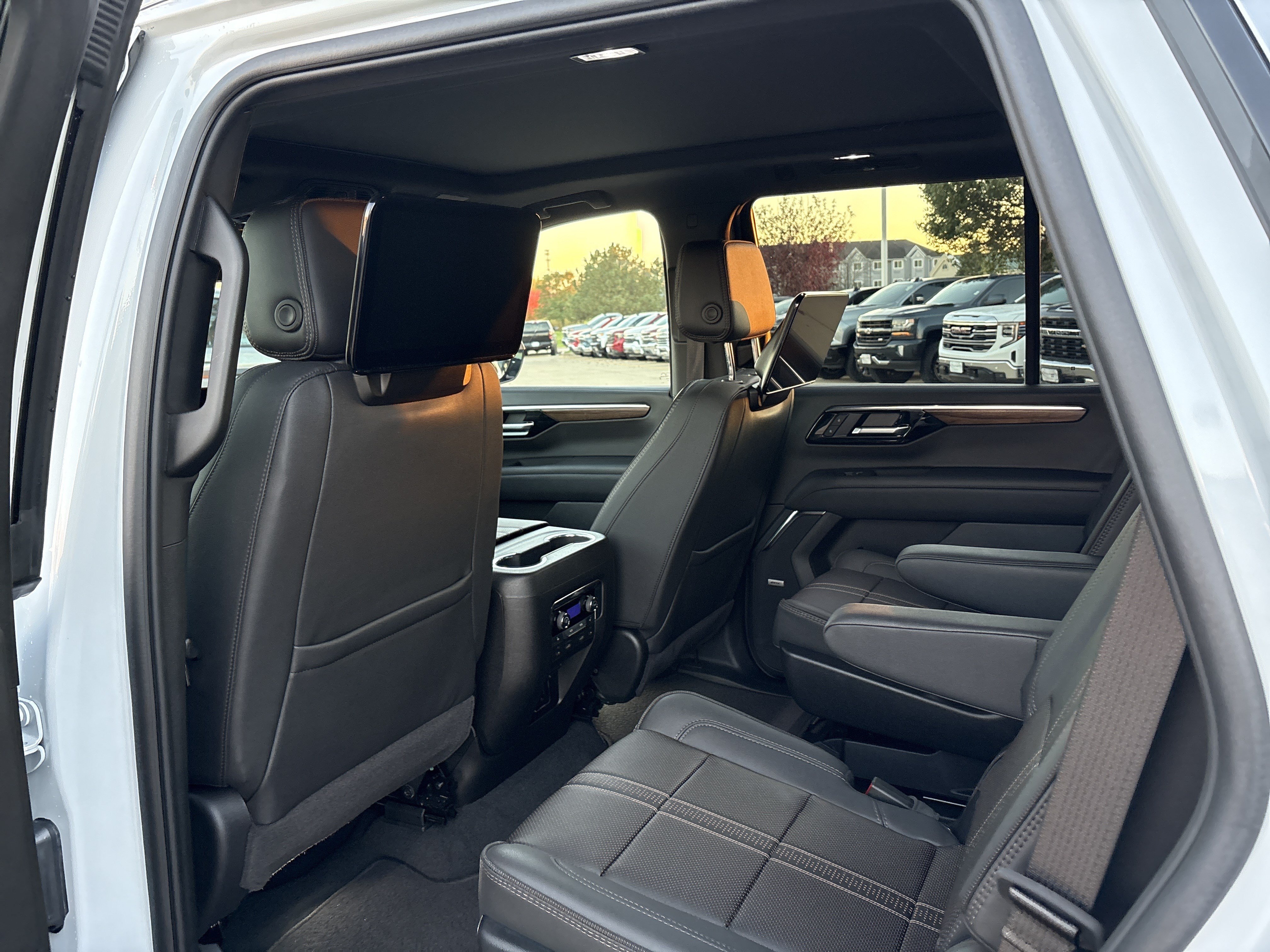 Used 2026 Chevrolet Tahoe High Country AWD/4WD image 13